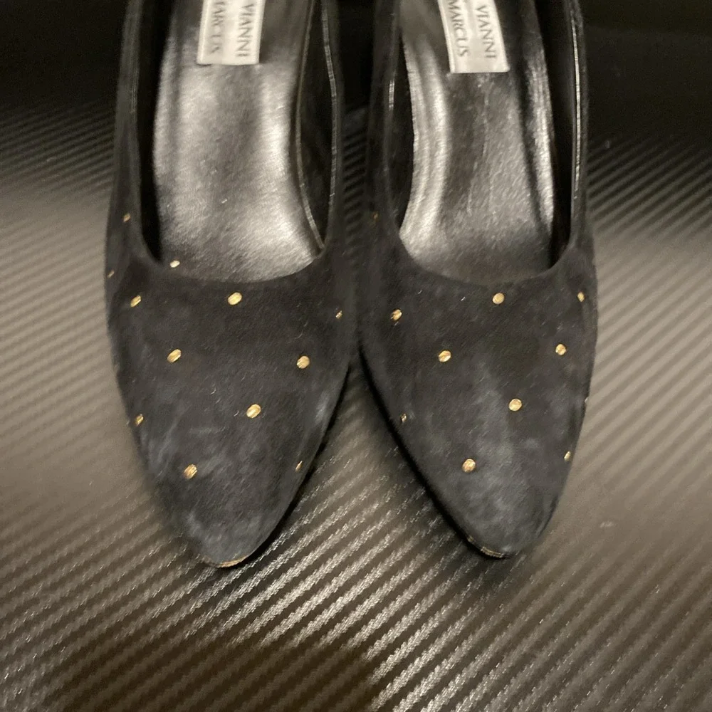 VTG Roberto Vianni For Neiman Marcus Tempo Suede Black Pumps Gold Studded Sz 8.5
